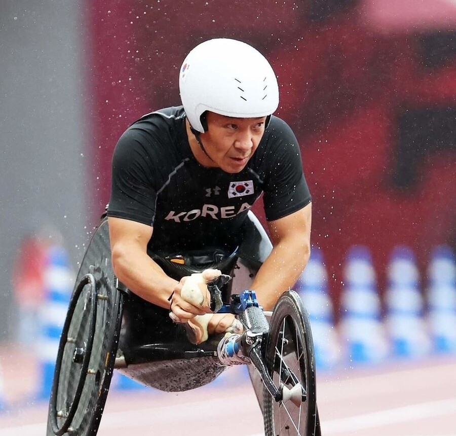 ▲ ‘All-weather legend’ Yoo Byung-hoon, who competes in all track and field events, is aiming to reach the podium once again at the Hangzhou Asian Para Games, which opens on the 22nd. ⓒ Korea Sports Association for the Disabled