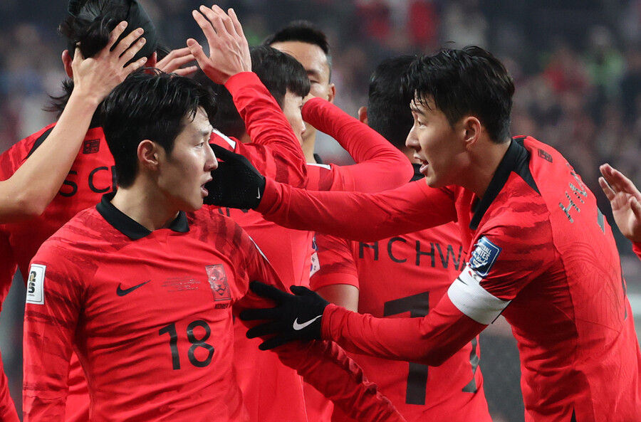 ▲ The Korean national team defeated Iraq 1-0 in a preparatory match for advancing to the 2023 Asian Football Confederation (AFC) Asian Cup finals held at New York University's Abu Dhabi Stadium in the United Arab Emirates (UAE) on the 6th (Korean time). Lee Kang-in became nervous due to a rough foul from Iraq at the last minute and was sent off (accumulated warnings) ⓒReporter Kwak Hye-mi