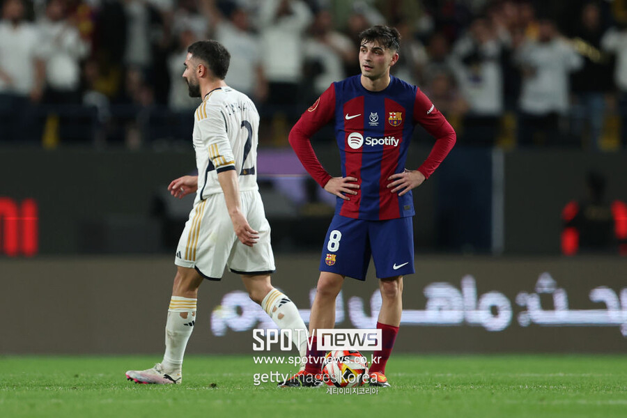 ▲ Barcelona was humiliated by its biggest rival, Real Madrid. It fell 1-4 in the final of the 2023-24 Supercopa de España (Spanish Super Cup) held at the KSU Stadium in Riyadh, Saudi Arabia on the 15th (Korean time).
